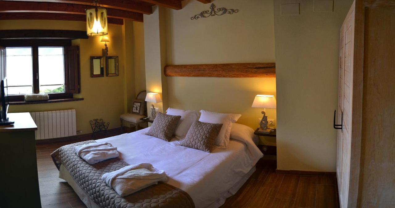 Alba D'Esteve. Casa Rural Espot Eksteriør billede